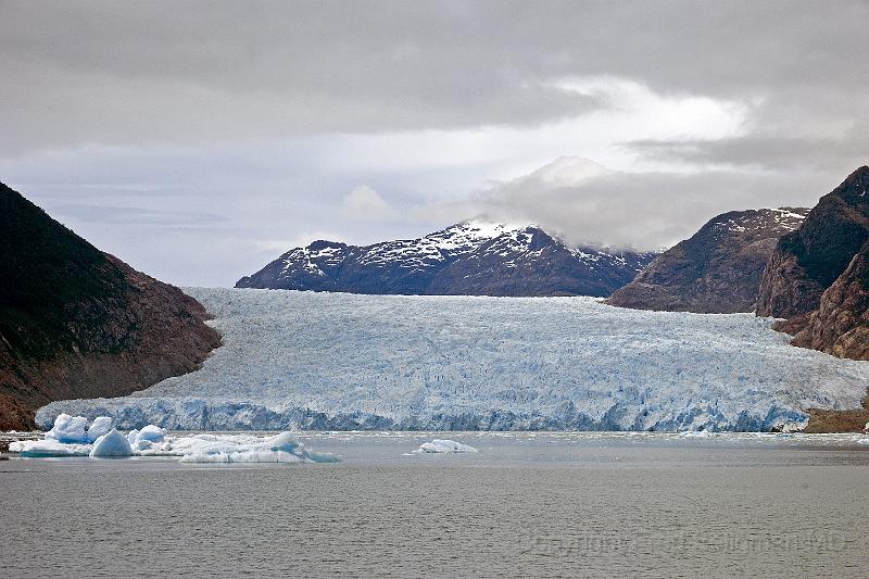 20071217 131056 D2X (122) 4200x2800.jpg - Main glacier, Laguna San Rafael.  Blue color due to reflection of light waves